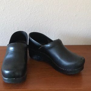 Black leather Dansko Clogs